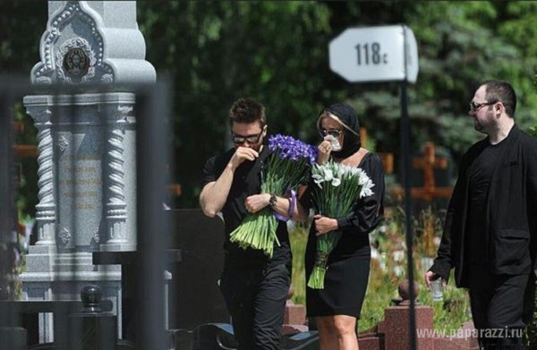 На Николо-Архангельском кладбище закончились похороны Жанны Фриске