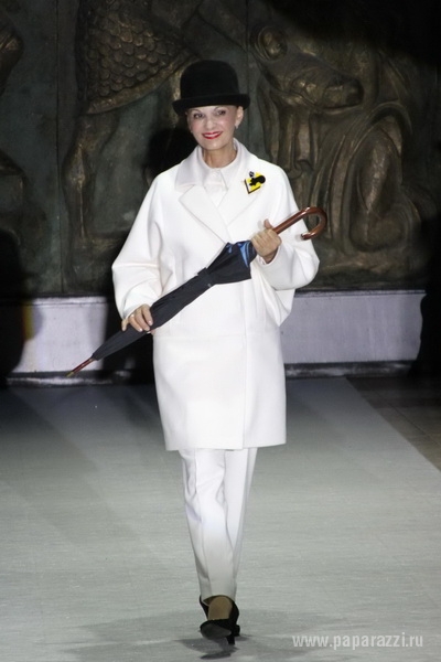 Наталья Рудова вышла на подиум в роскошном полупрозрачном платье