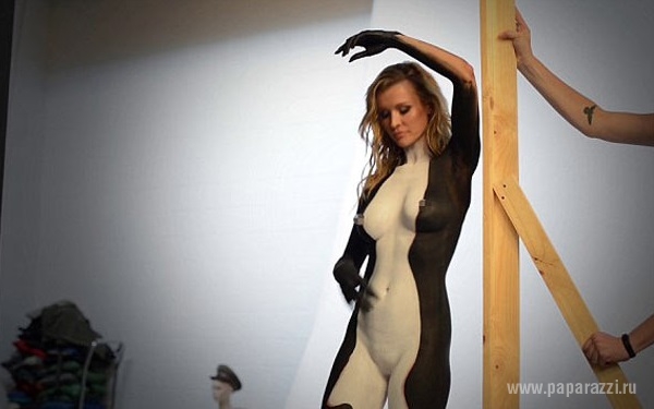 Топ модель Джоанна Крупа полностью разделась для социального рекламного ролика