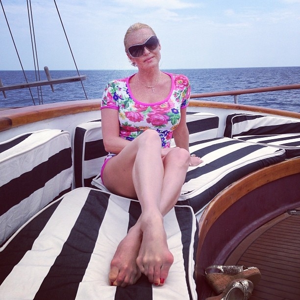 Анастасия Волочкова научилась пользоваться фотошопом и уменьшила себе ноги