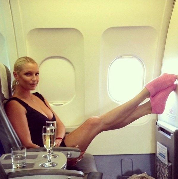 Анастасия Волочкова научилась пользоваться фотошопом и уменьшила себе ноги