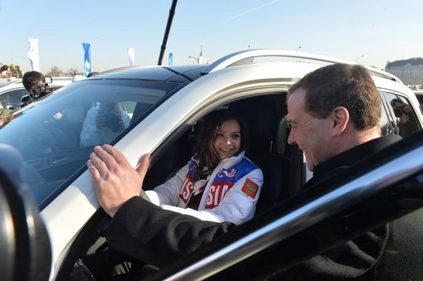 Ольга Бузова опозорилась на "лобном месте" Дома-2 и купила машину за 8 миллионов рублей