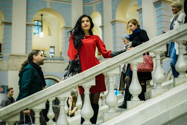  «Мисс Евразия» и топ модель Виктория Снисаренко стала причиной разборок между двумя мужчинами на неделе моды в Москве