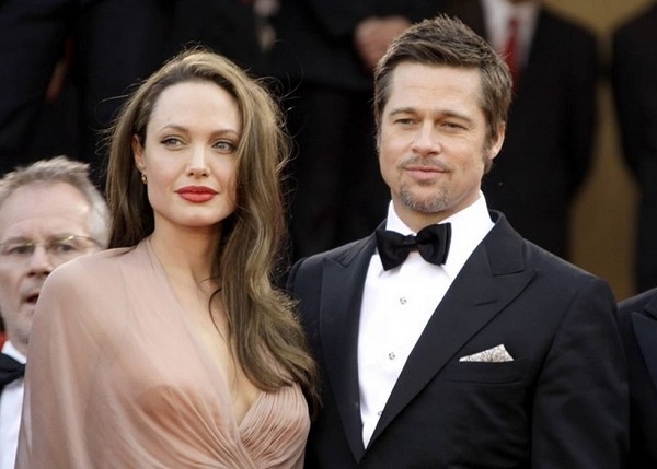 Анджелина Джоли стесняется заниматься любовью с собственным мужем