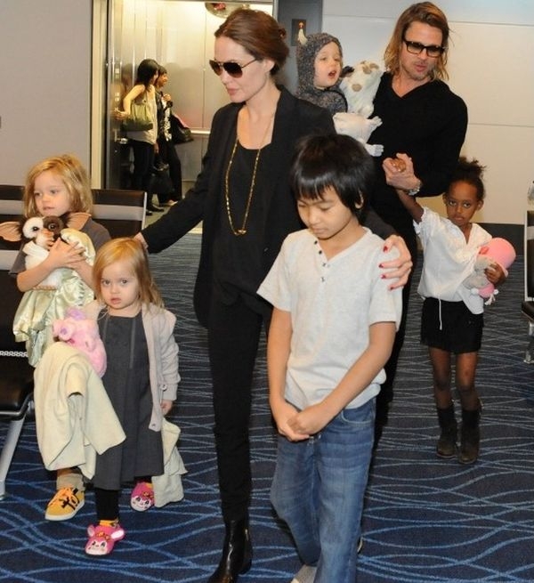 Няни обвинили Анджелину Джоли и Брэда Питта в неправильном воспитании детей