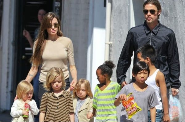 Няни обвинили Анджелину Джоли и Брэда Питта в неправильном воспитании детей