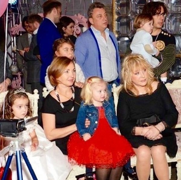 Филипп Киркоров показал уникальные фото детей Пугачевой и Галкина