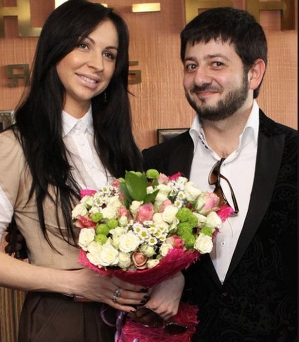 Михаил галустян с женой фото