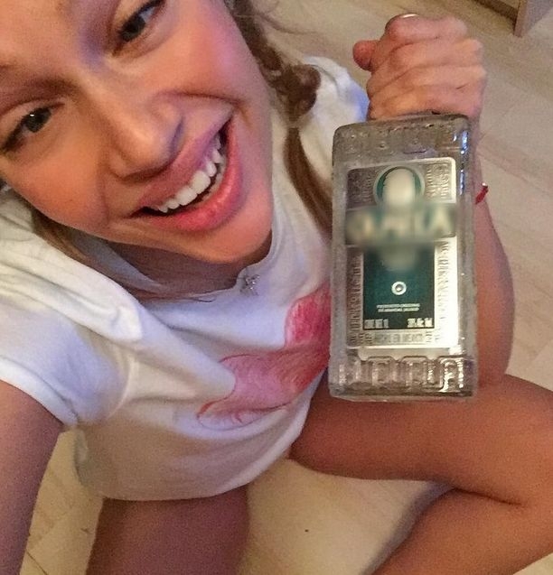 Наталья Рудова отпраздновала День Святого Валентина с бутылкой текилы