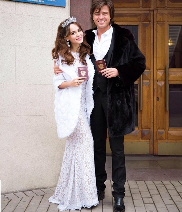 Анна Калашникова и Прохор Шаляпин вновь появились на публике в свадебных нарядах, но о грядущей свадьбе не говорят