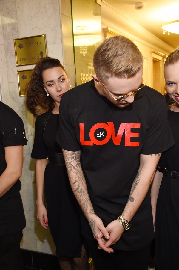 На показе Валентина Юдашкина Егор Крид появился в футболке собственного дизайна