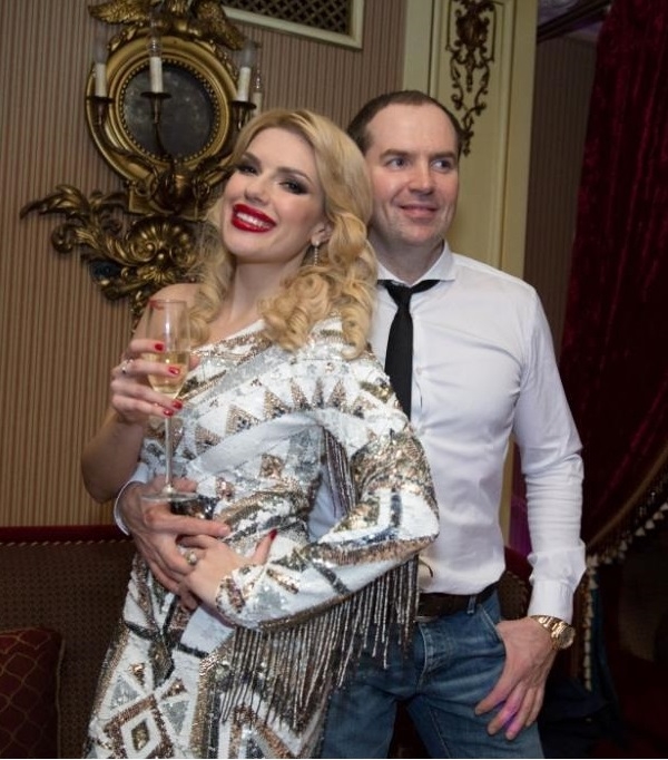 Адвокат Сергей Жорин в третий раз женится на журналистке по имени Катя