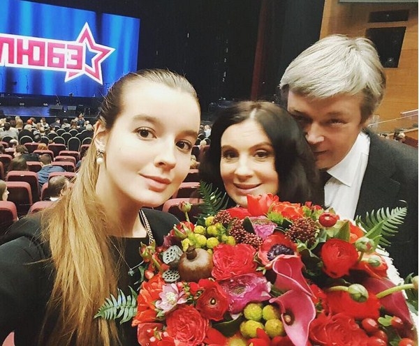 Младшая дочь Екатерины Стриженовой опубликовала в мамином инстаграме личные снимки