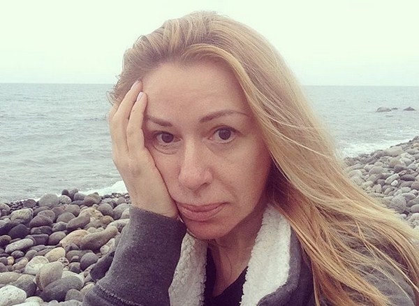 51-летняя Алена Апина удивила снимком без косметики