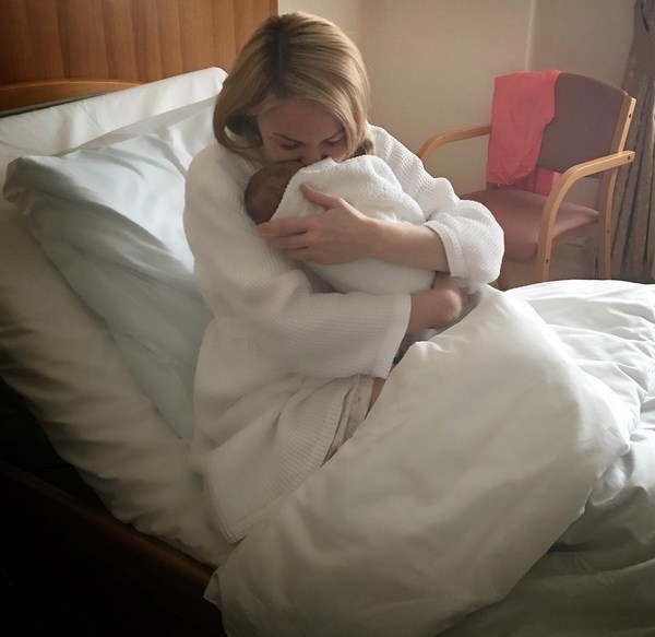 Дарья Пынзарь поделилась несколькими снимками со своим новорожденным малышом