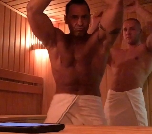 Стас Костюшкин в бане показал своё достоинство другому мужчине (видео)