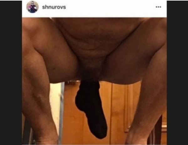 Сергей Шнуров спрятал свое «мужское достоинство» в носок