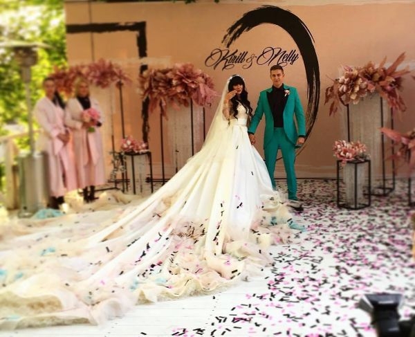 Нелли Ермолаева опубликовала снимок четвертого свадебного платья