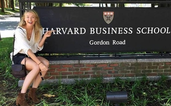 Мария Шарапова отложила ракетку, взялась за ум и поступила в Гарвард 