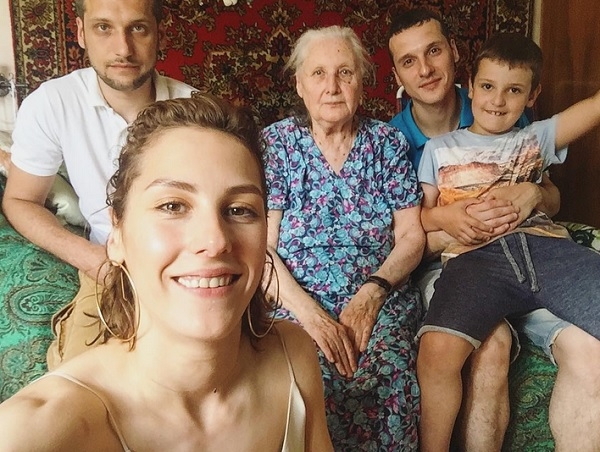 Ирина Горбачева впервые показала свою бабушку и братьев