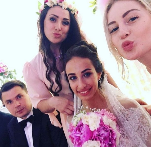 Лера Кудрявцева рассказала об экстремальном полете на неприлично дорогую «Пионовую свадьбу» во Владивостоке