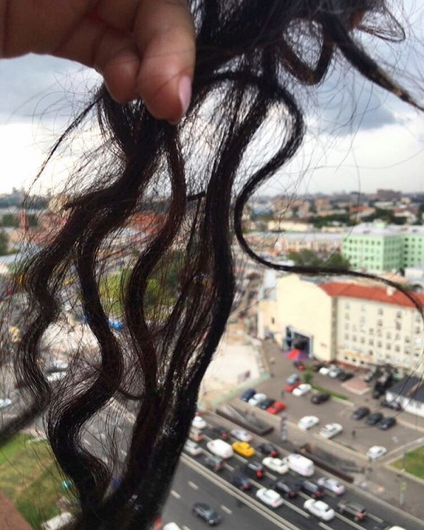 Лолита Милявская избавилась от своих волос, выкинув их с балкона на головы прохожих 