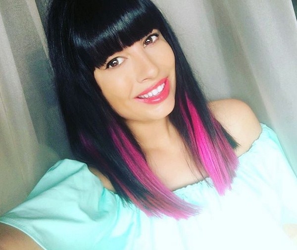 Нелли Ермолаева перекрасила волосы в розовый цвет