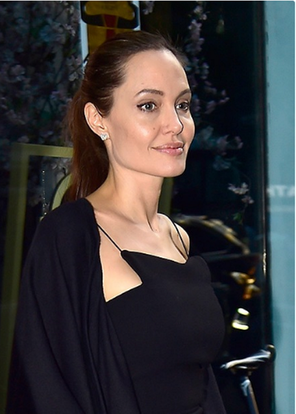 Анджелина Джоли смогла побороть анорексию и теперь вновь радует румяными щечками 