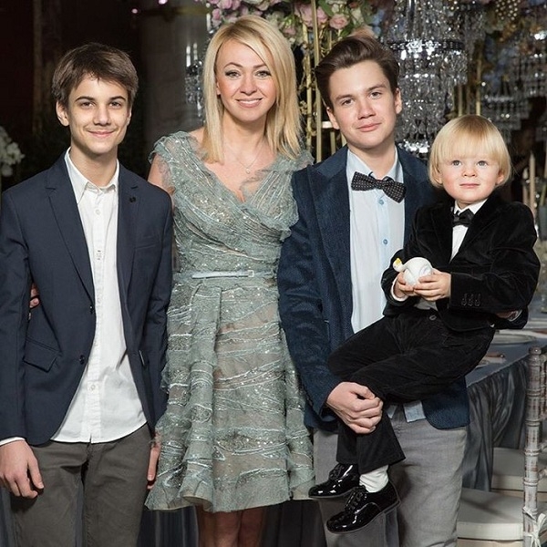 Яна Рудковская показала своих сыновей-блондинов