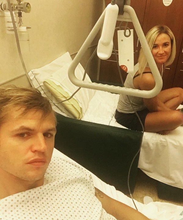 Дмитрий Тарасов впервые после травмы вышел на связь с фанатами и опубликовал фото из палаты