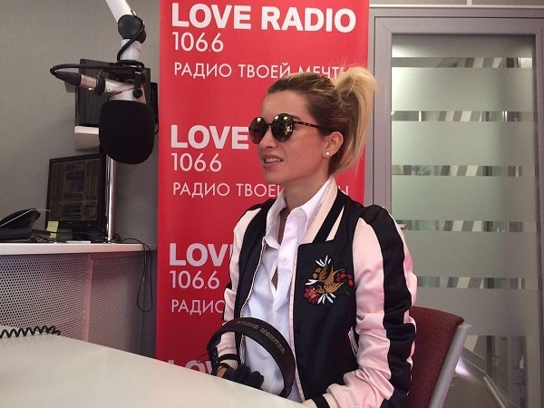 Ксения Бородина снялась в образе роковой красотки и провела эфир на Love Radio