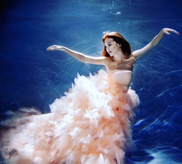 Наталия Подольская восхитила фотосессией под водой