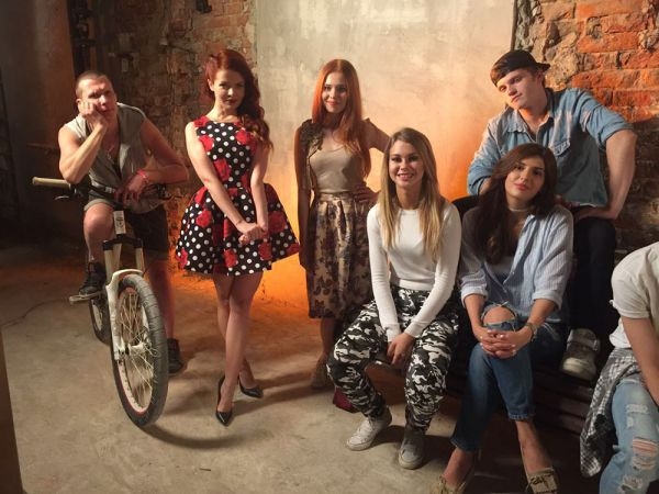 Певица Лена Князева сняла в новом клипе «Девочка» подростков-сирот