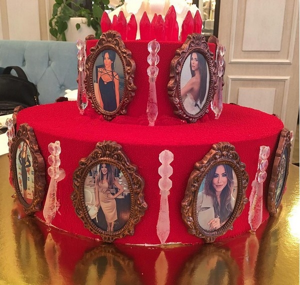 Ани Лорак похвасталась шикарным тортом в честь дня рождения