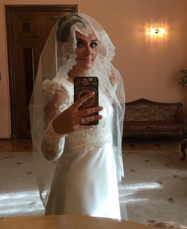 В сети появились первые фото со свадьбы Елены Ваенги