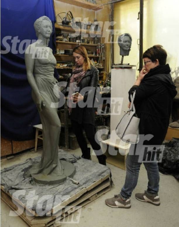 В сети появились первые фото памятника для могилы Жанны Фриске
