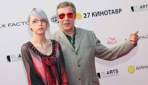 Дочь Михаила Ефремова Анну-Марию осуждают после признания в нетрадиционной ориентации