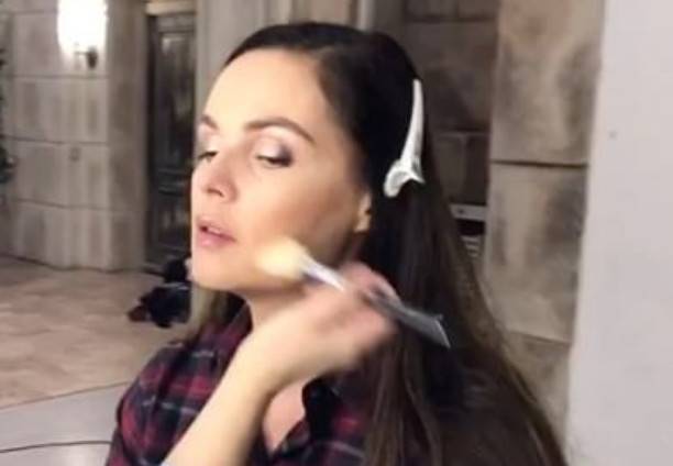 Екатерина Андреева опубликовала видео превращения «бледной поганки в королевну»