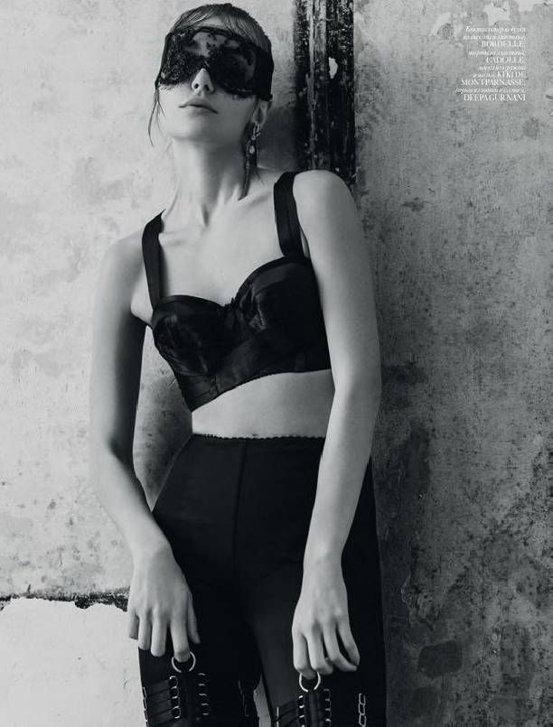 Дарья Коновалова не постеснялась облачиться в прозрачное бельё для журнала Vogue