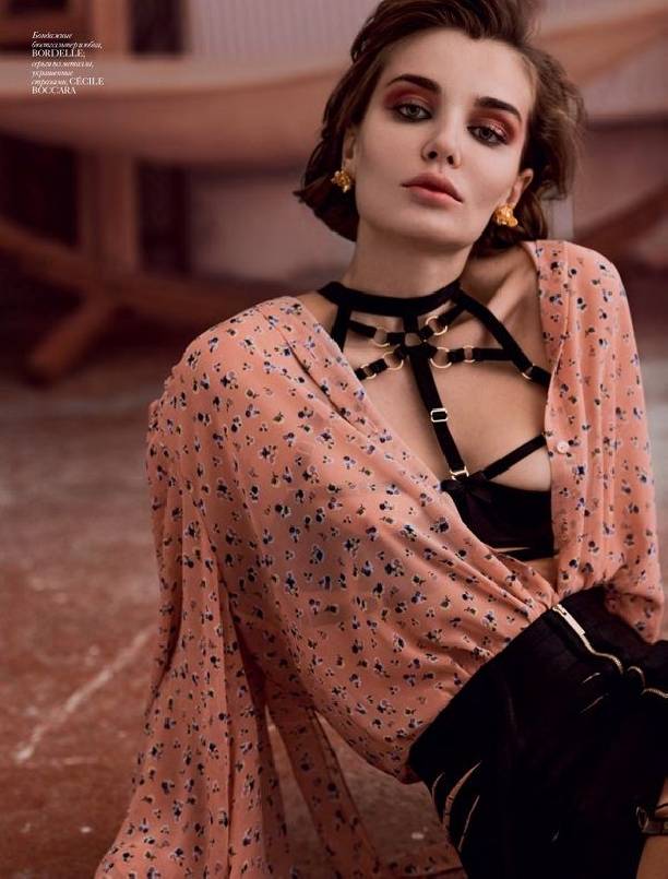 Дарья Коновалова не постеснялась облачиться в прозрачное бельё для журнала Vogue