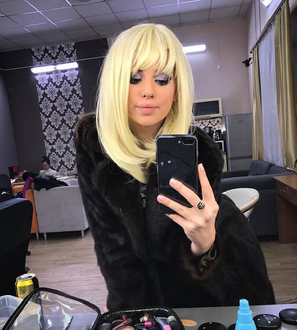 Александра Артемова стала блондинкой