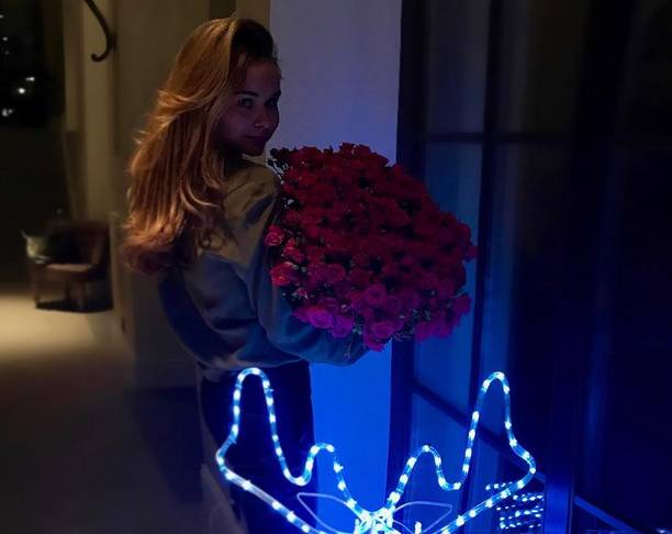 16-летняя Стефания Маликова показала романтичный подарок от бойфренда - миллионера