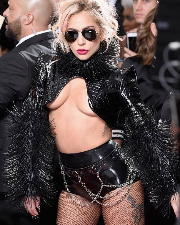 Леди Гага наплевала на дресс-код премии Грэмми-2017