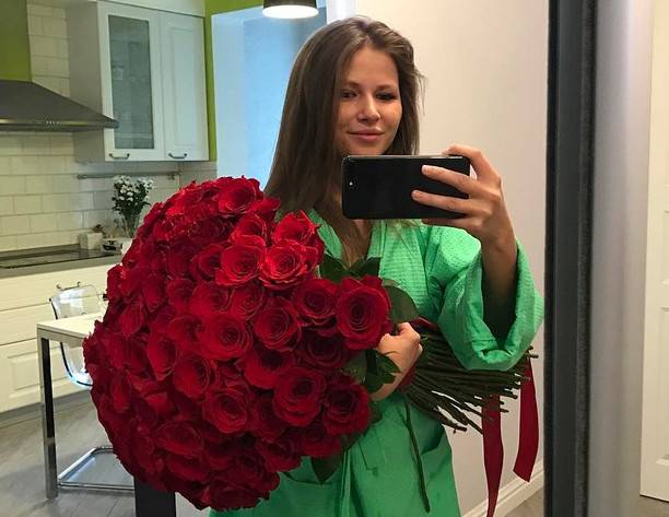 Юлия Топольницкая высмеяла девушек, которые пользуются инновационной услугой заказа цветов
