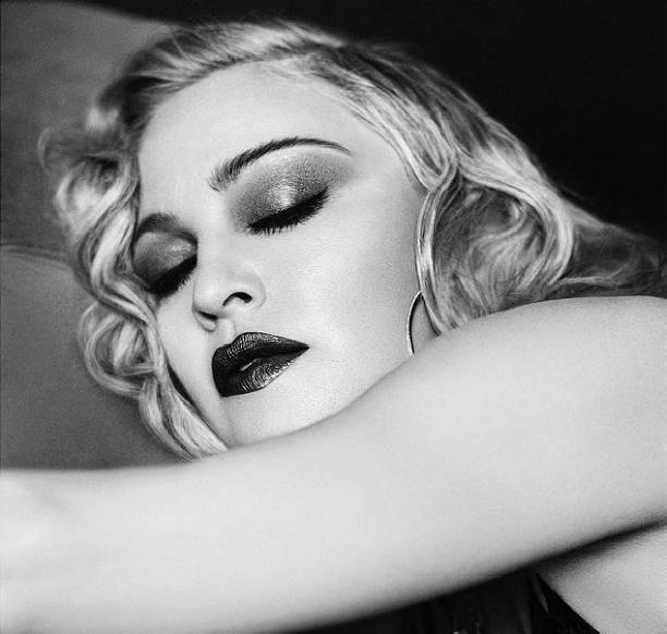 Мадонна порадовала поклонников фотографией в пижаме без макияжа