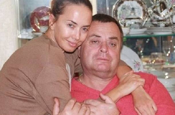 Отец Жанны Фриске обвинил в пропаже денег свою жену