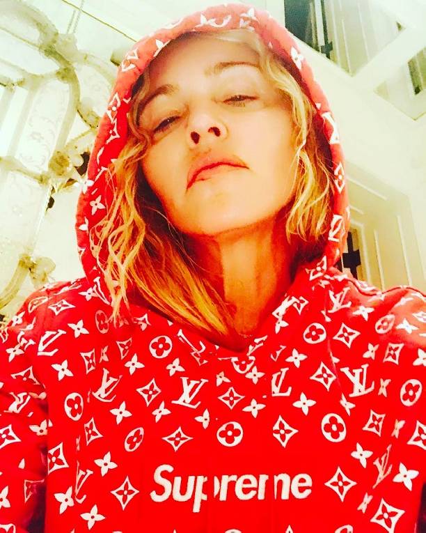 Подписчики Мадонны осудили её за неудачное фото