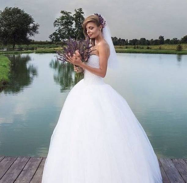 Ольга Сокол принимает поздравления со свадьбой