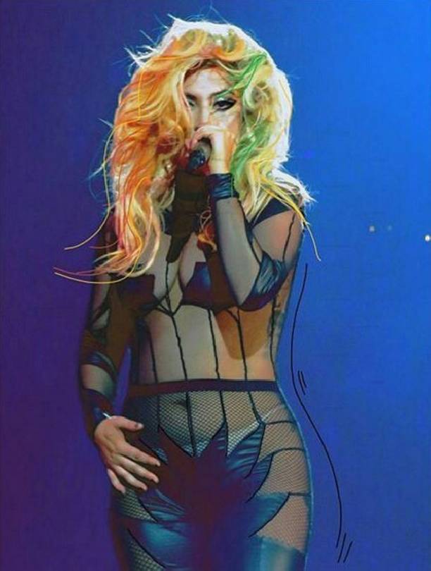 Леди Гага шокировала зрителей прозрачным комбинезоном