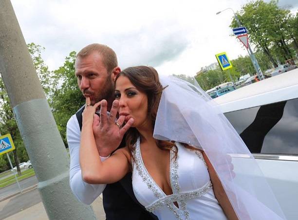 На своей свадьбе Елена Беркова отказалась от нижнего белья